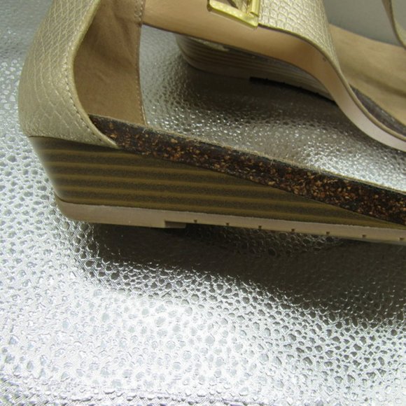 KENNETH COLE WOMEN'S SANDALS "GREAT GAL". SOFT GOLD. 6.5. NIB - Picture 5 of 11